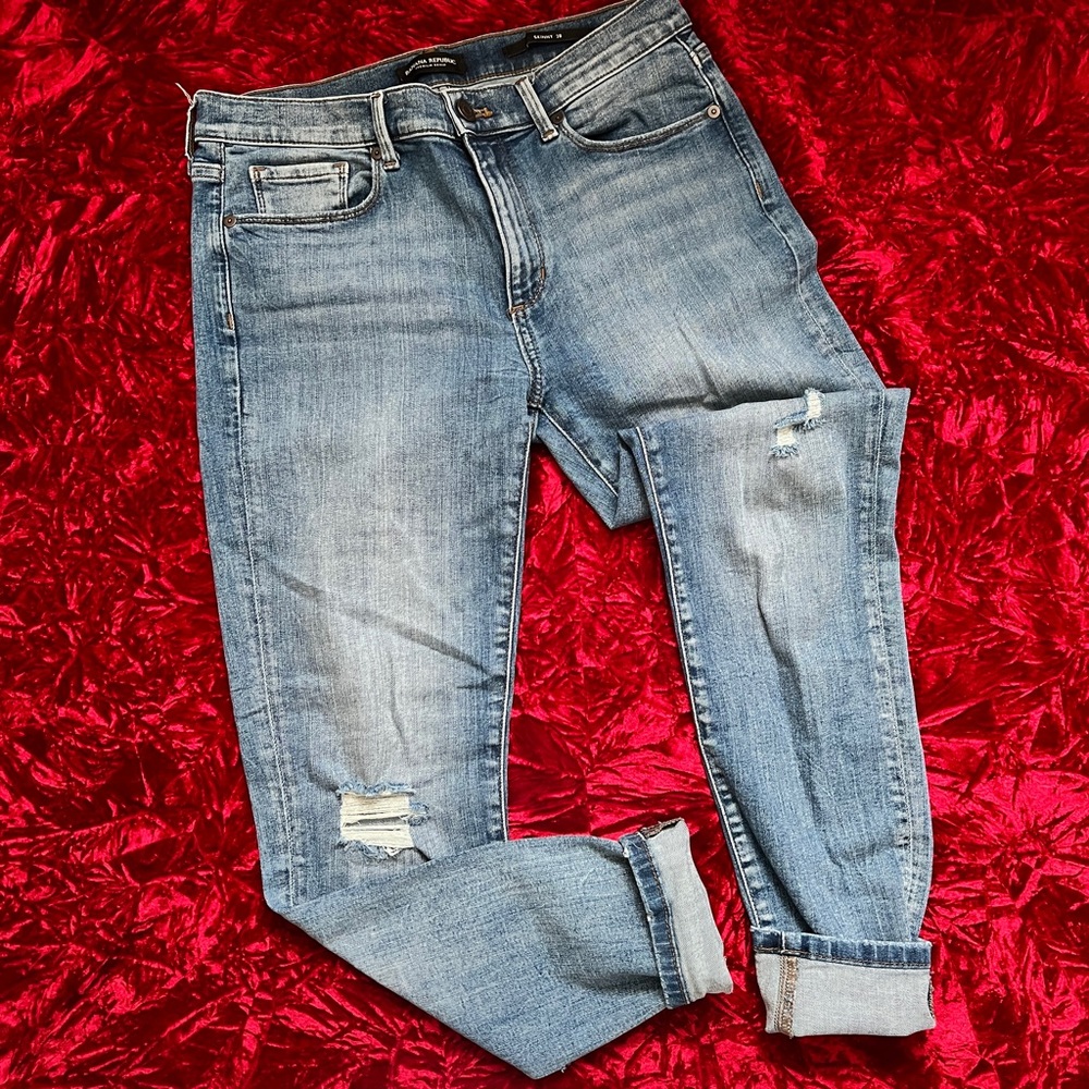 Banana Republic Mid Rise Destruct Skinny Jeans - Picture 3 of 12